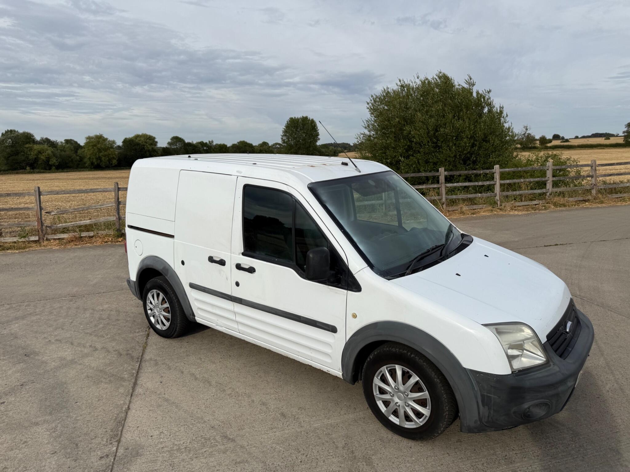 Ford Transit Connect 1.8 TDCi T200 L1 H1 4dr — photo 47 of 86